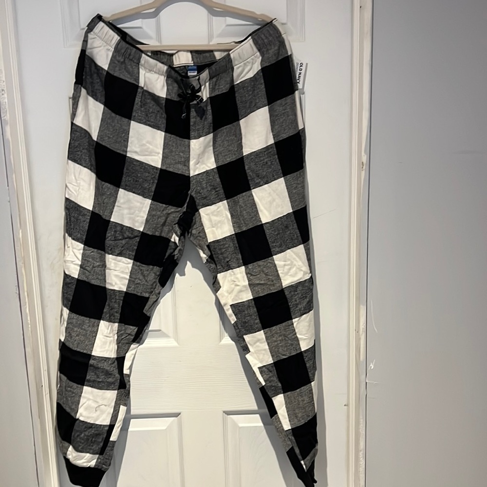Unisex NWT buffalo flannel pajamas jogger pants, black & white NEW
